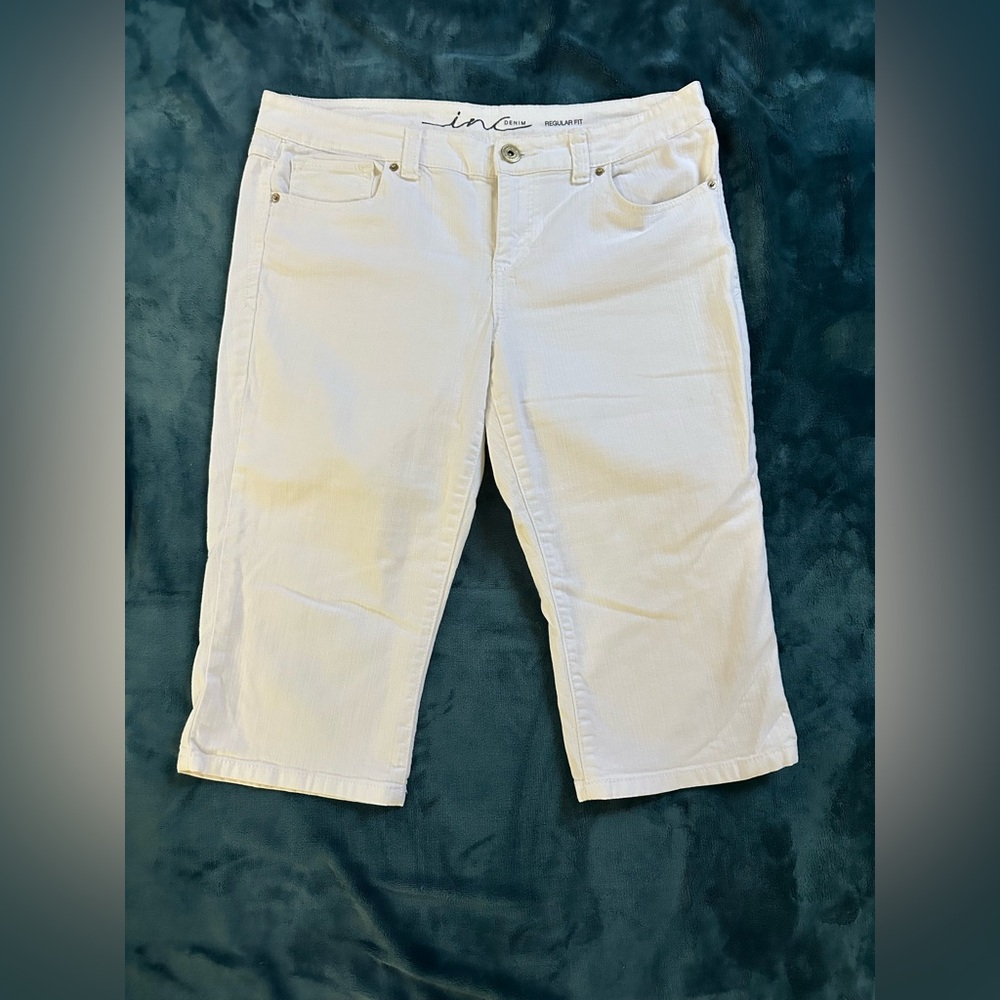 INC International Concepts White Cropped/Capri Jeans